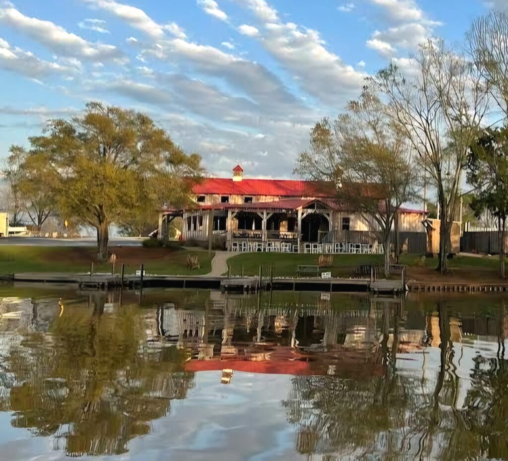 Lake House & Tap in Eatonton, GA