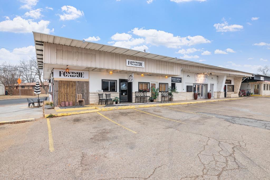 Mimi Bartel & Adam Carroll at Fore Premier Properties in Fredericksburg, TX (6)