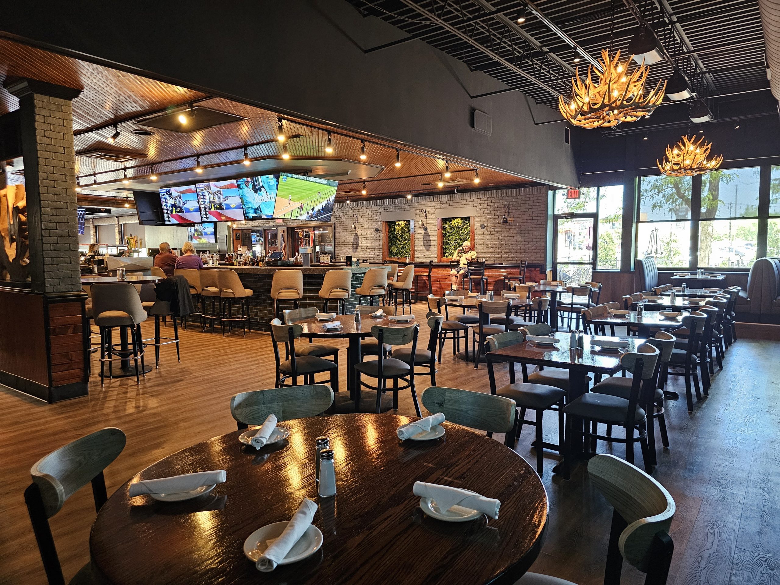 Lake Avenue Tavern in Glenview, IL