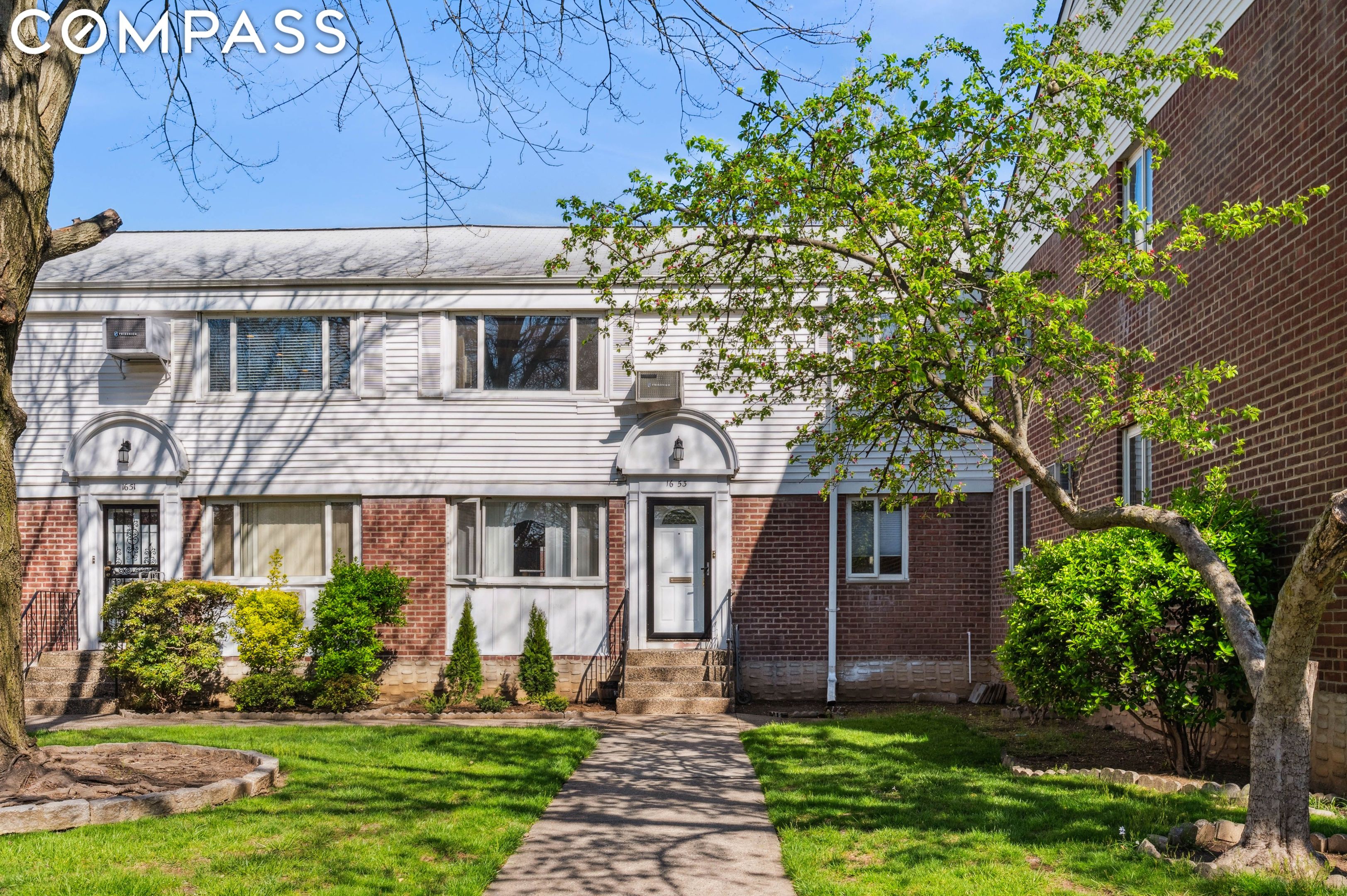 Black & White Residential in Larchmont, NY (2)