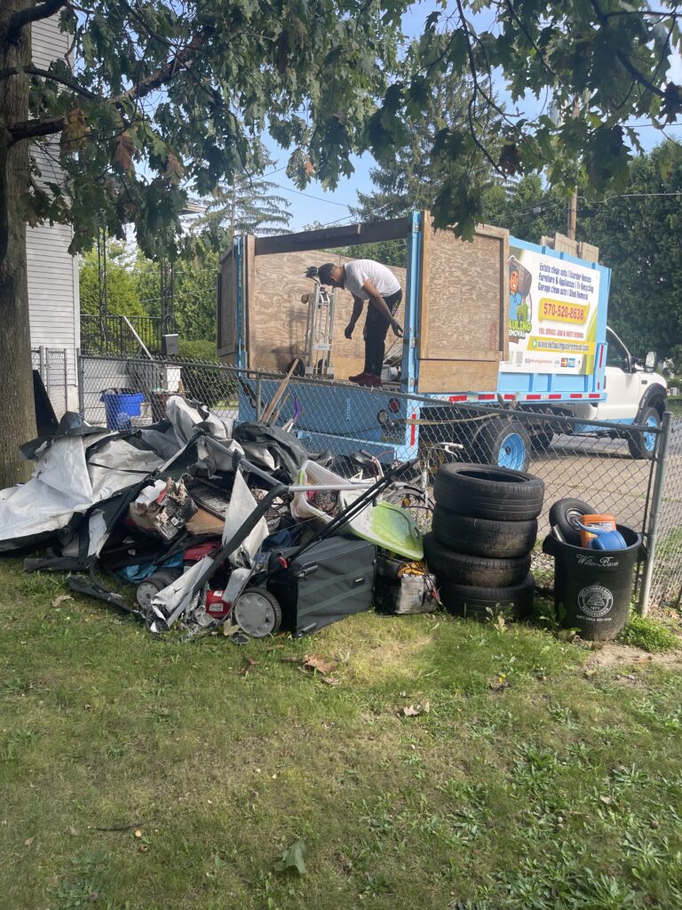 E&K Hauling Junk Removal LLC in Sugarloaf, PA (2)