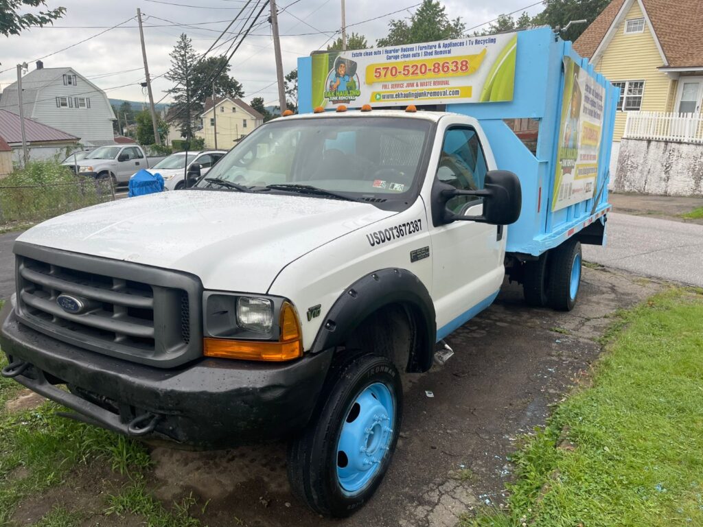 E&K Hauling Junk Removal LLC in Sugarloaf, PA (4)