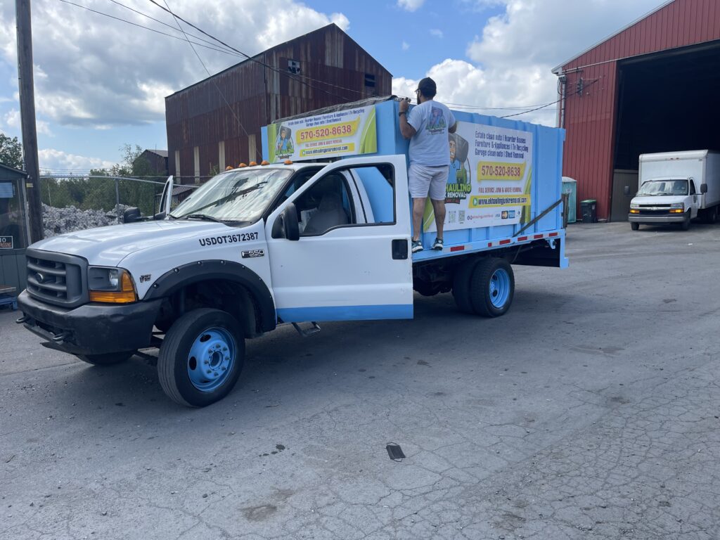 E&K Hauling Junk Removal LLC in Sugarloaf, PA (5)