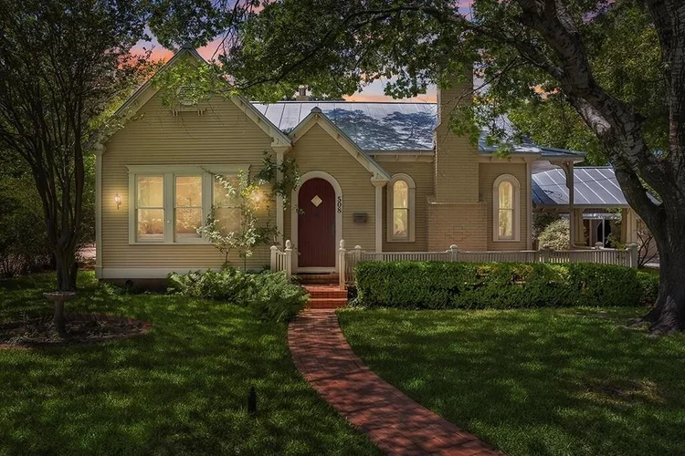 Wynne-Smith Horton Real Estate | Portfolio Real Estate-KW in Fredericksburg, TX