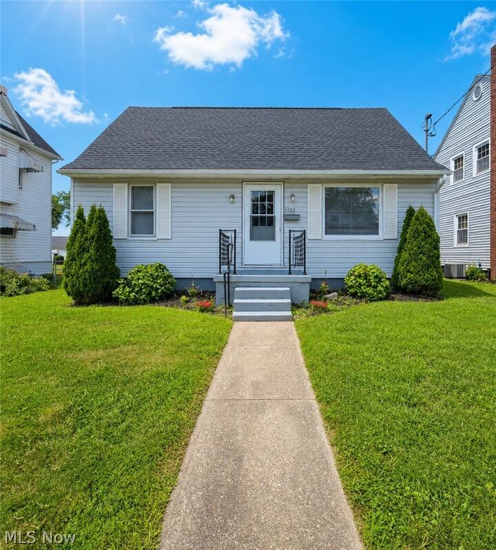 Amanda Cooper, Real Estate Agent in Vienna, WV (3)