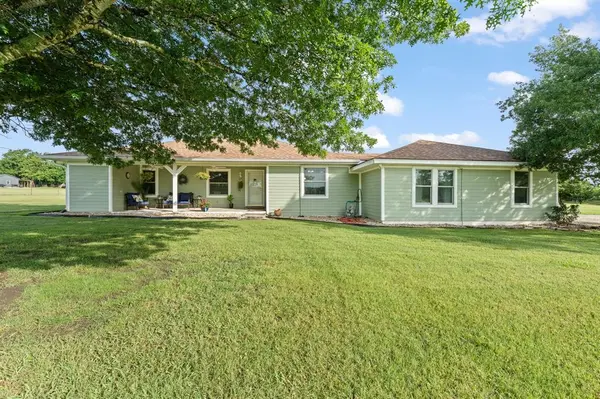 Stephanie Simmons Realty Group I Cleburne, TX in Joshua, TX (4)