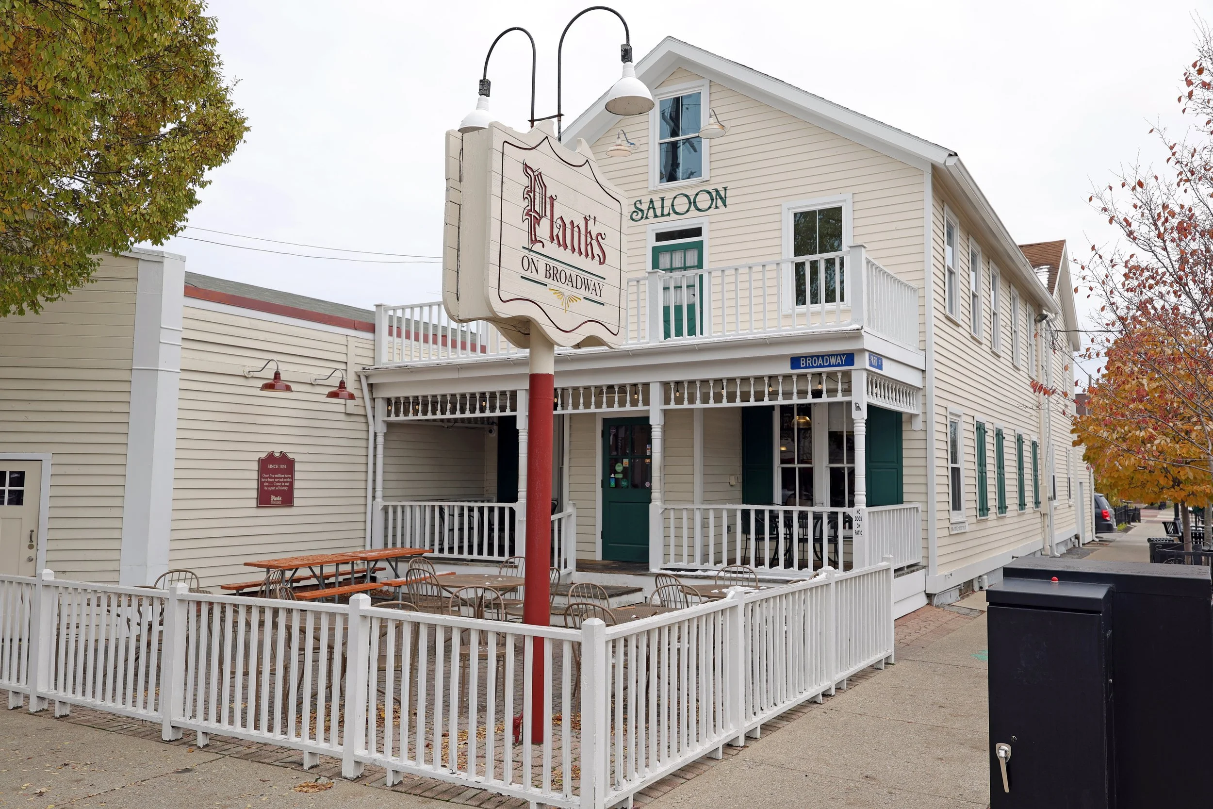 Plank's On Broadway in Grove City, OH (4)