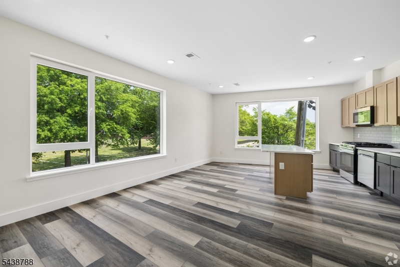 FloroStone Realty Inc. in Roselle Park, NJ (4)