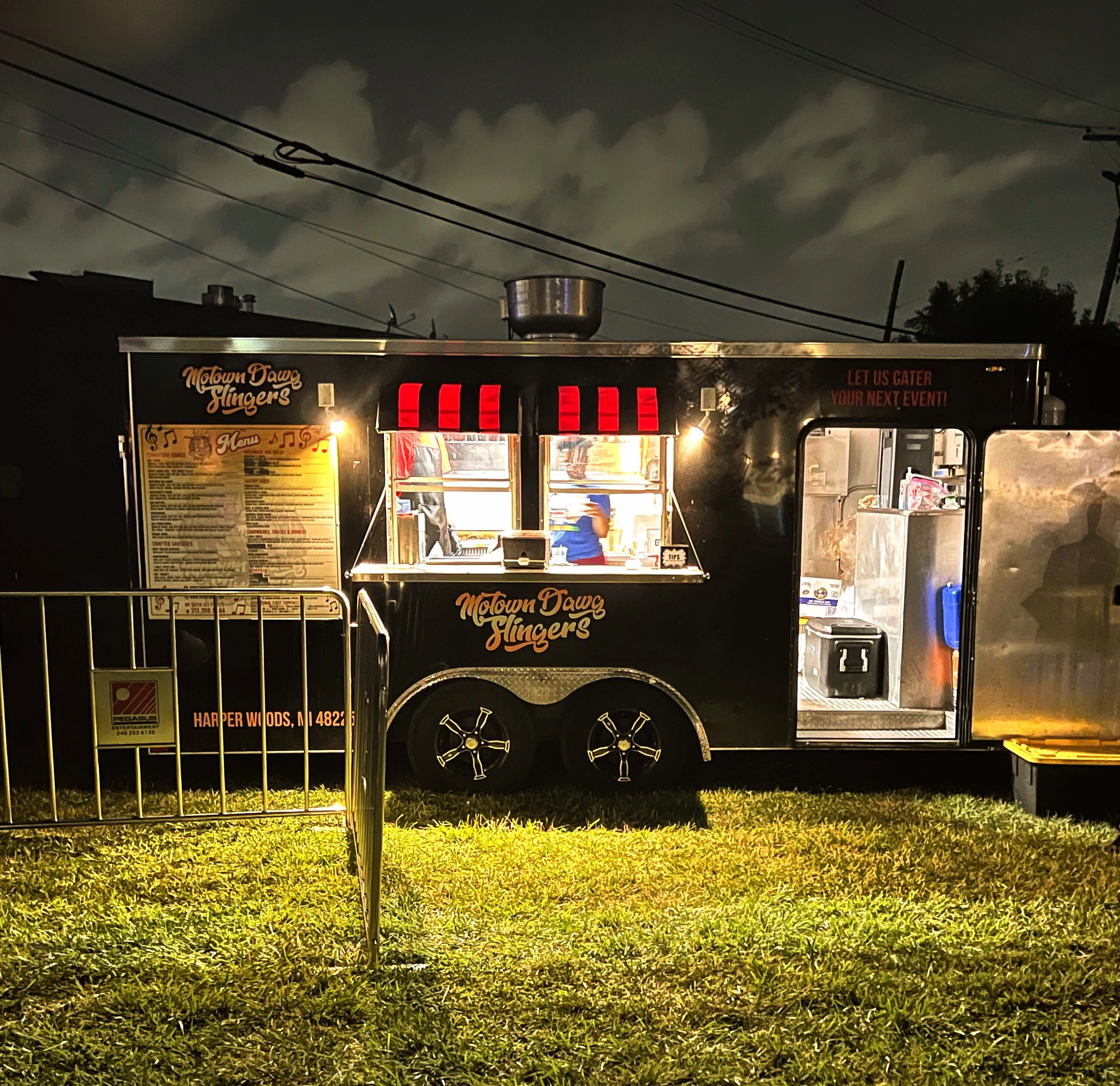 Motown Dawg Slingers in Harper Woods, MI