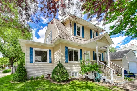 Joelle Venzera, Real Estate Broker, COMPASS in Oak Park, IL