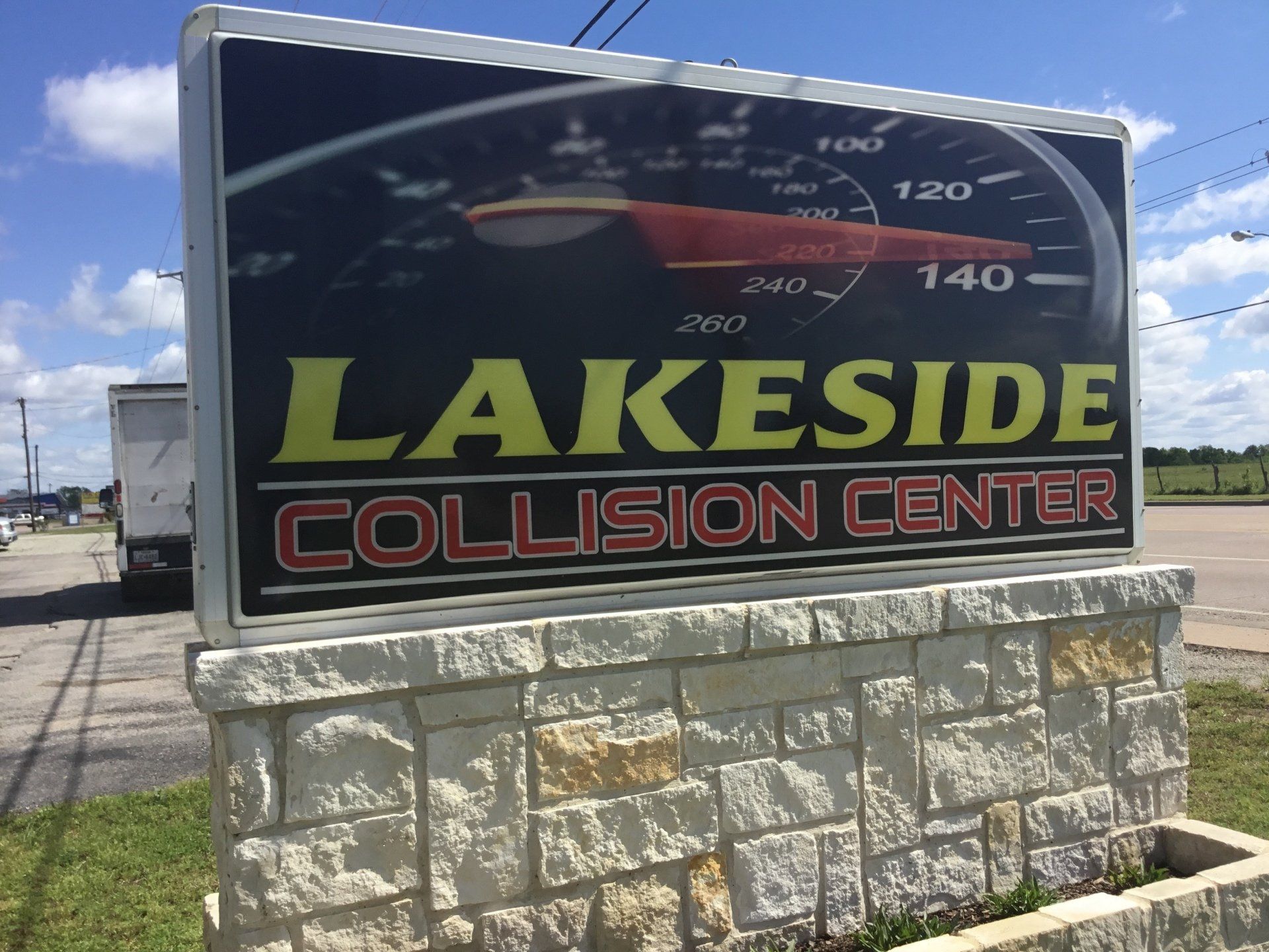 Lakeside Collision Center in Mabank, TX