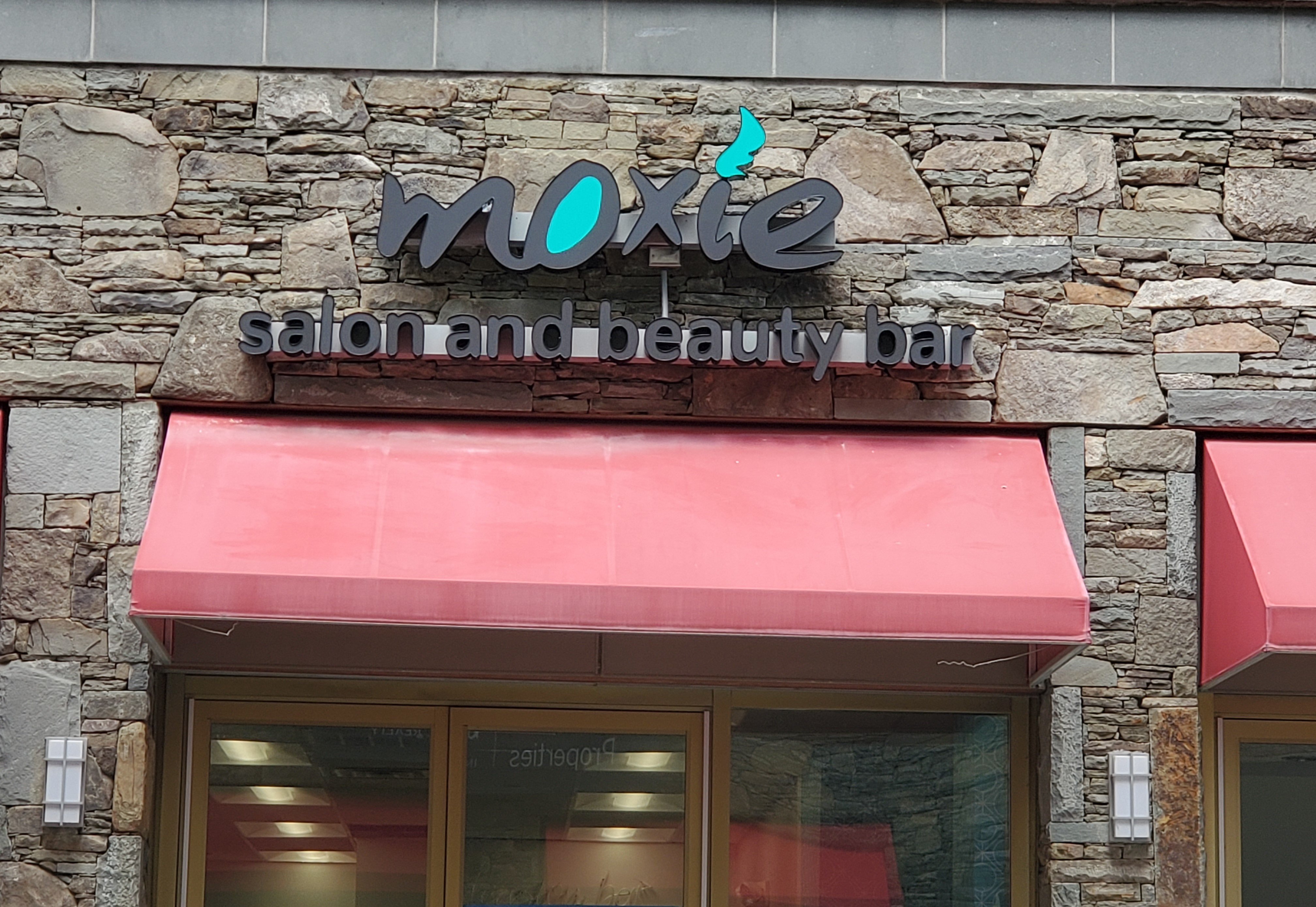Moxie Salon And Beauty Bar Edgewater in Edgewater, NJ