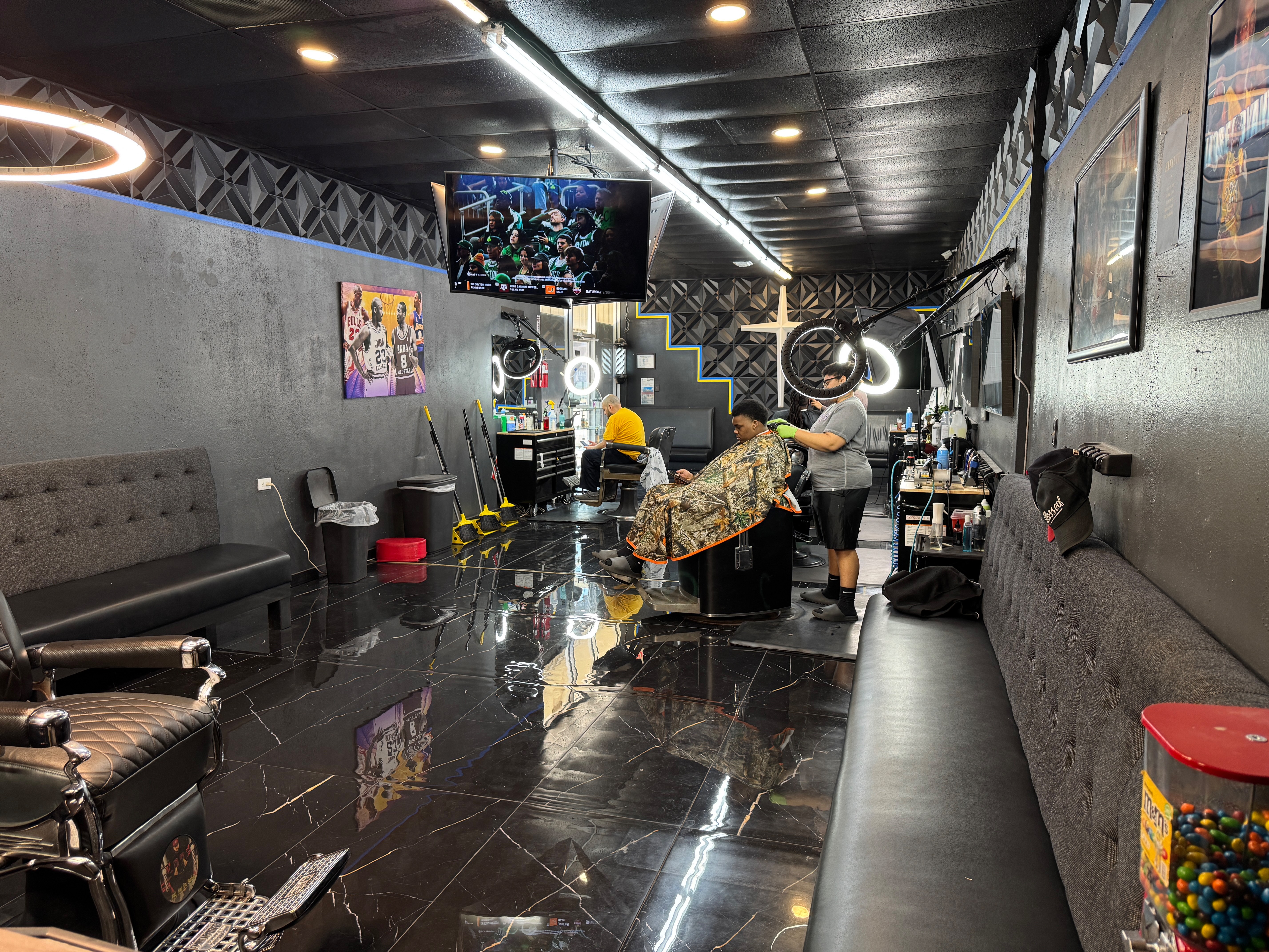 Primetime Barbershop Baytown in Baytown, TX