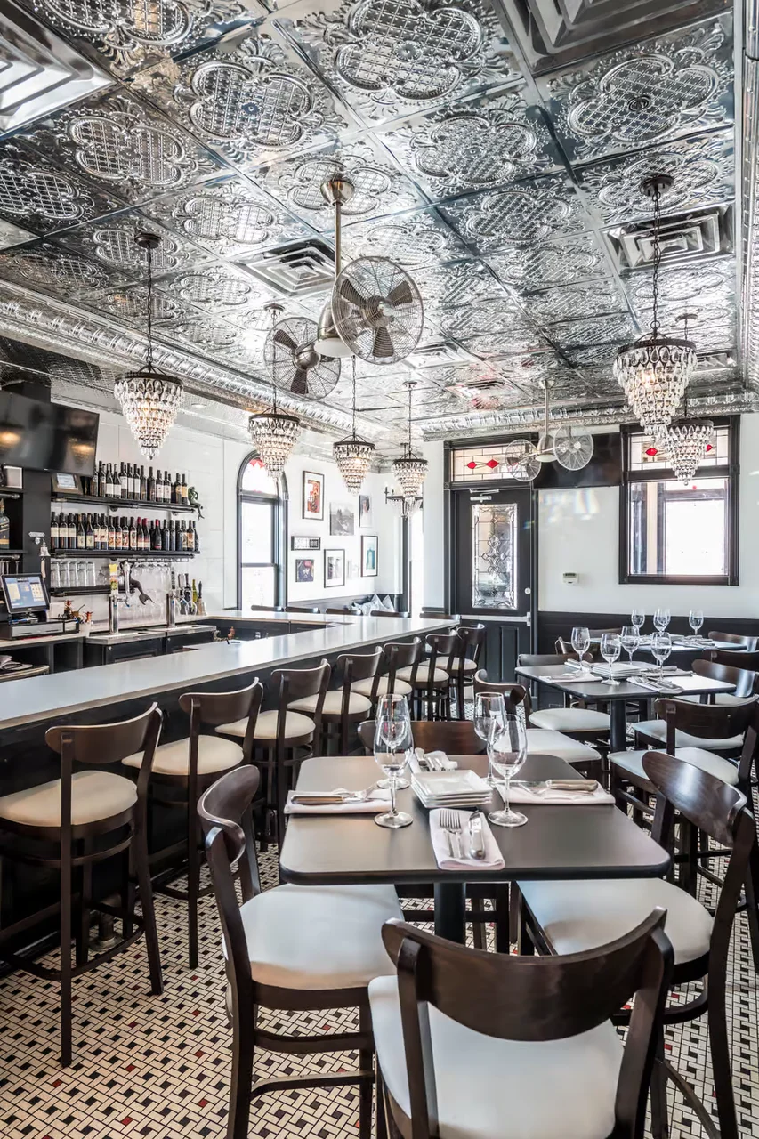 noah grant's grill house & oyster bar in Zionsville, IN (2)