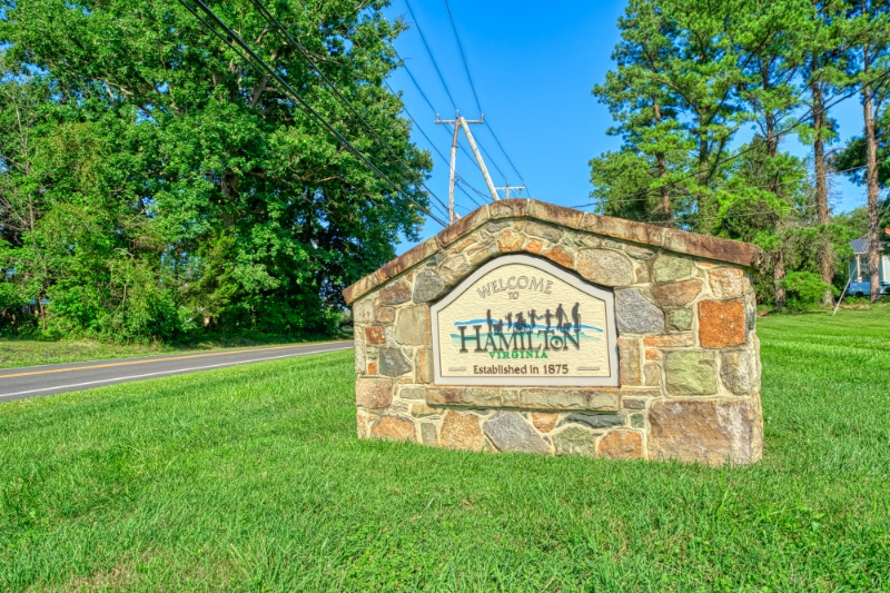 Lori Davis - Realtor®️ in Northern Virginia | Real Estate with Lori in Purcellville, VA (2)