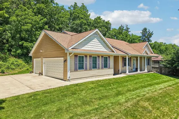 Christine Cooper, Real Estate Agent - RE/MAX Preferred Sun Prairie in Sun Prairie, WI