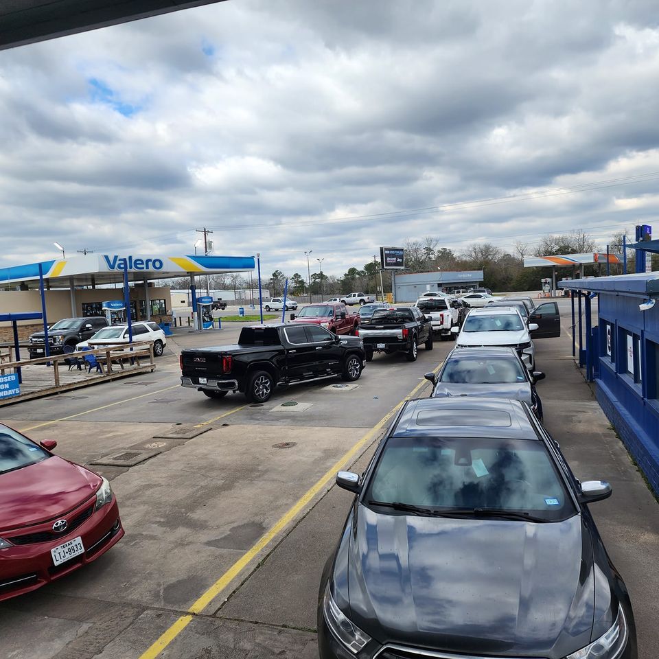 Coastal Detailing & Oil Center in Alvin, TX (6)