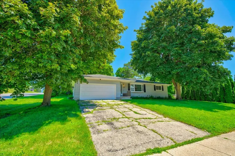 Lisa Engel - RE/MAX Preferred Homes Team in Monona, WI (2)