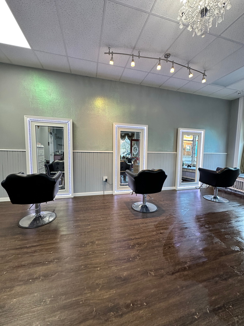 Mirror Mirror Hair Studio LLC in Pen Argyl, PA