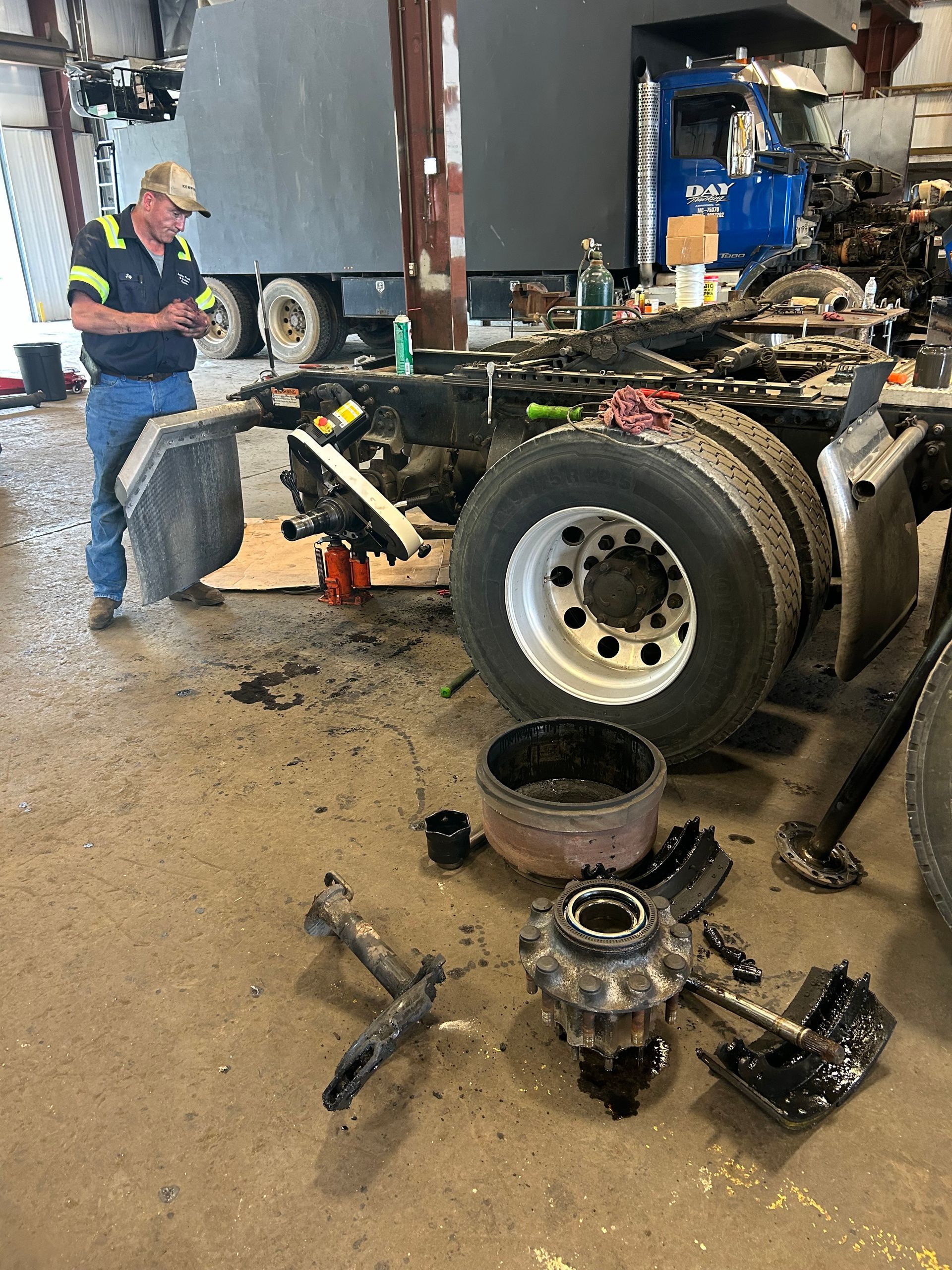 LESTER TRUCK & TRAILER REPAIR INC. in Glade Spring, VA (2)