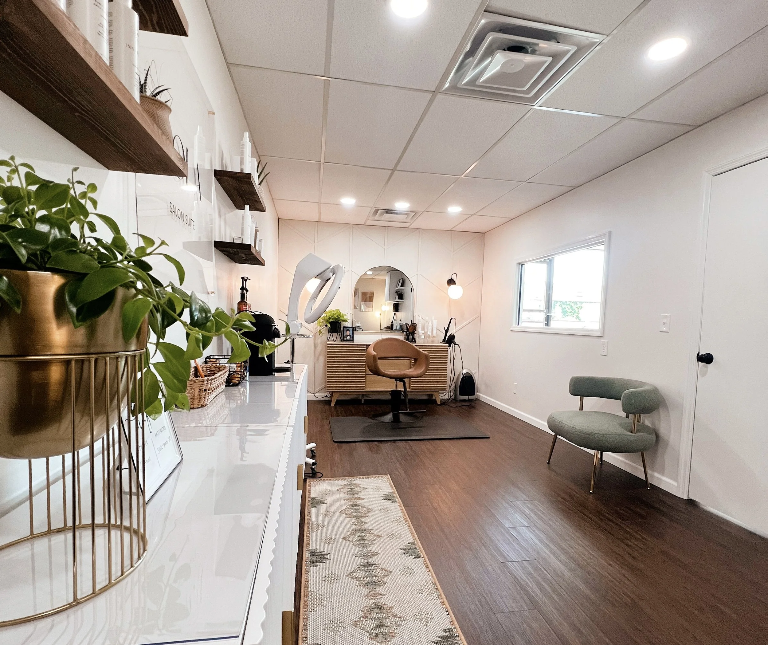 Sola Salon Suite (by appointment only) in Dunbar, WV