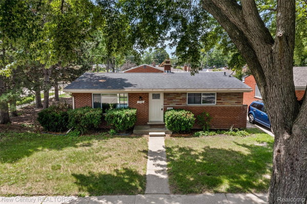 New Century Realtors - Kelly Finley, Broker/Owner in Troy, MI (2)