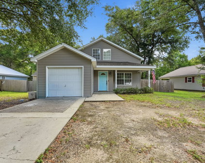 Amanda Ealum, Licensed Broker Associate - APC Real Estate Group, LLC in Defuniak Springs, FL