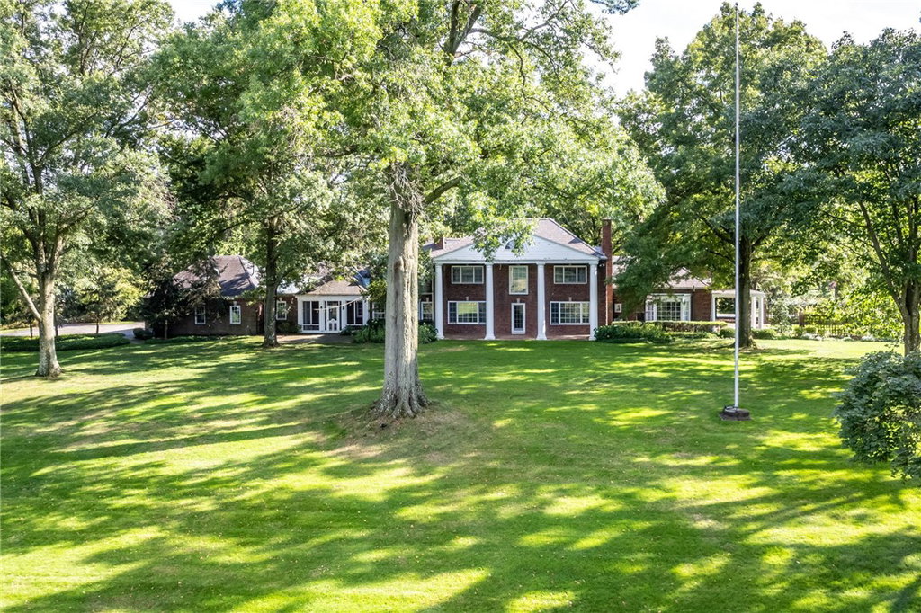 Sharon St. Clair- Certified Luxury Real Estate Agent- Howard Hanna in Pittsburgh, PA