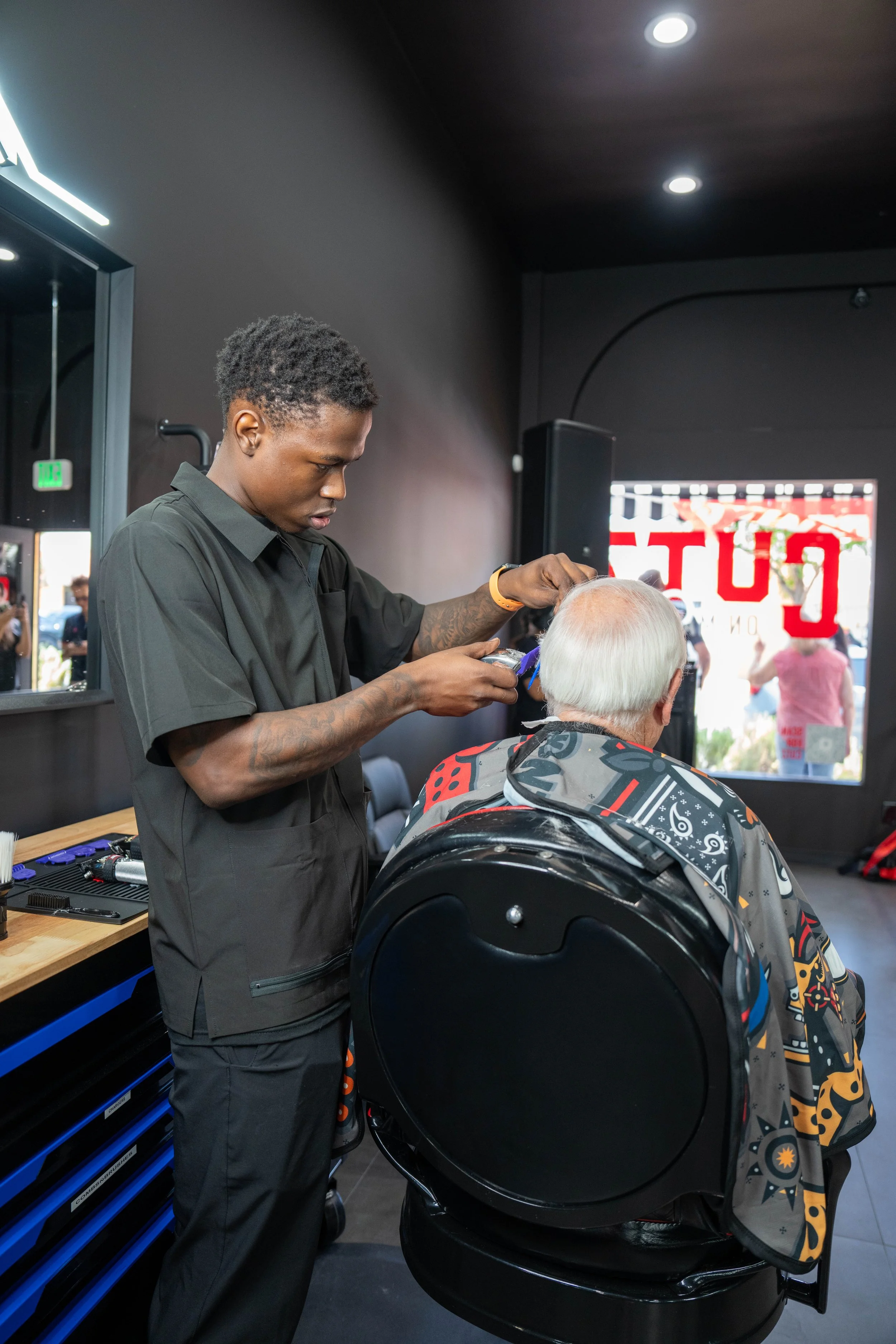 Cutz on Main Barbershop in Newhall, CA (6)