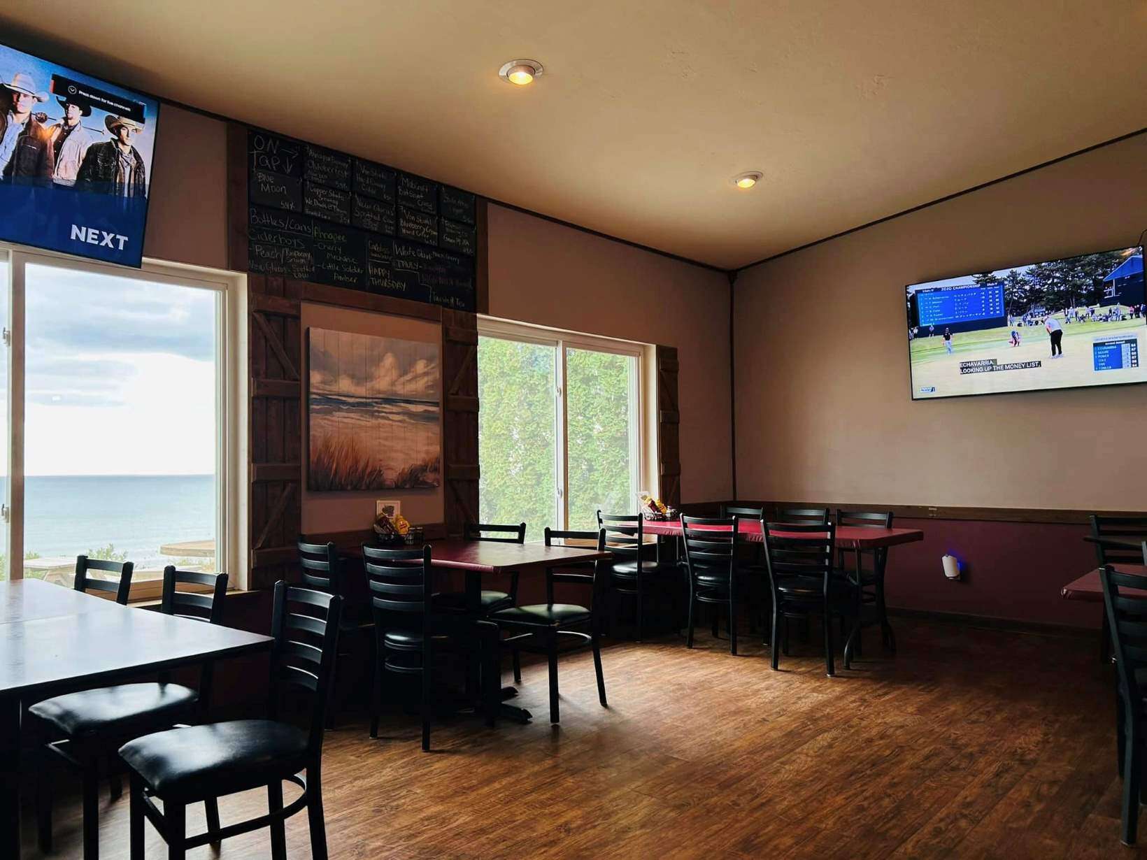Red's Pub & Grill in Algoma, WI (6)