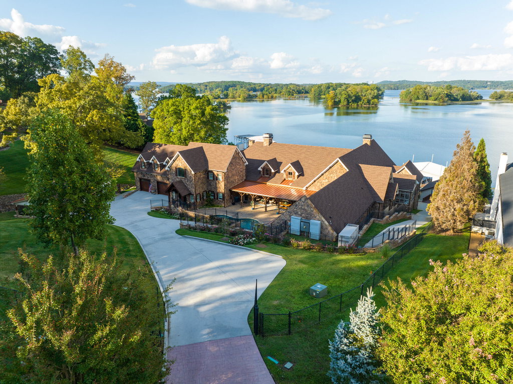 Beth Price, REALTOR in Chickamauga, GA (2)