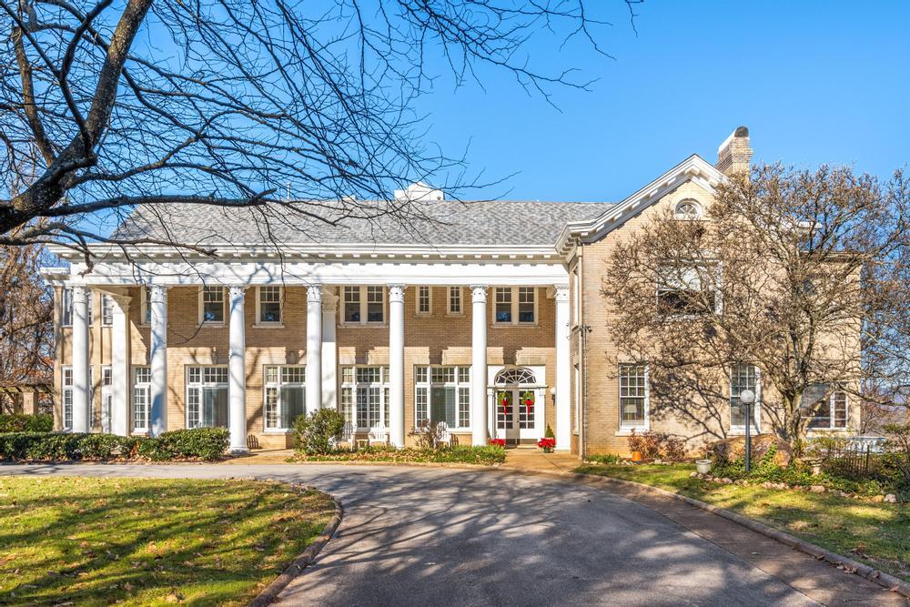 Beth Price, REALTOR in Chickamauga, GA (5)