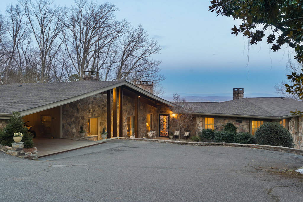 Beth Price, REALTOR in Chickamauga, GA (6)