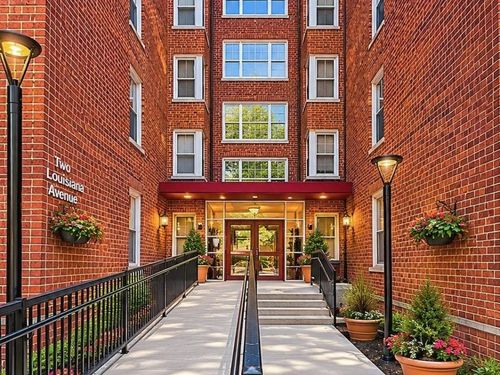Four Seasons Real Estate Center in Mt Vernon, NY