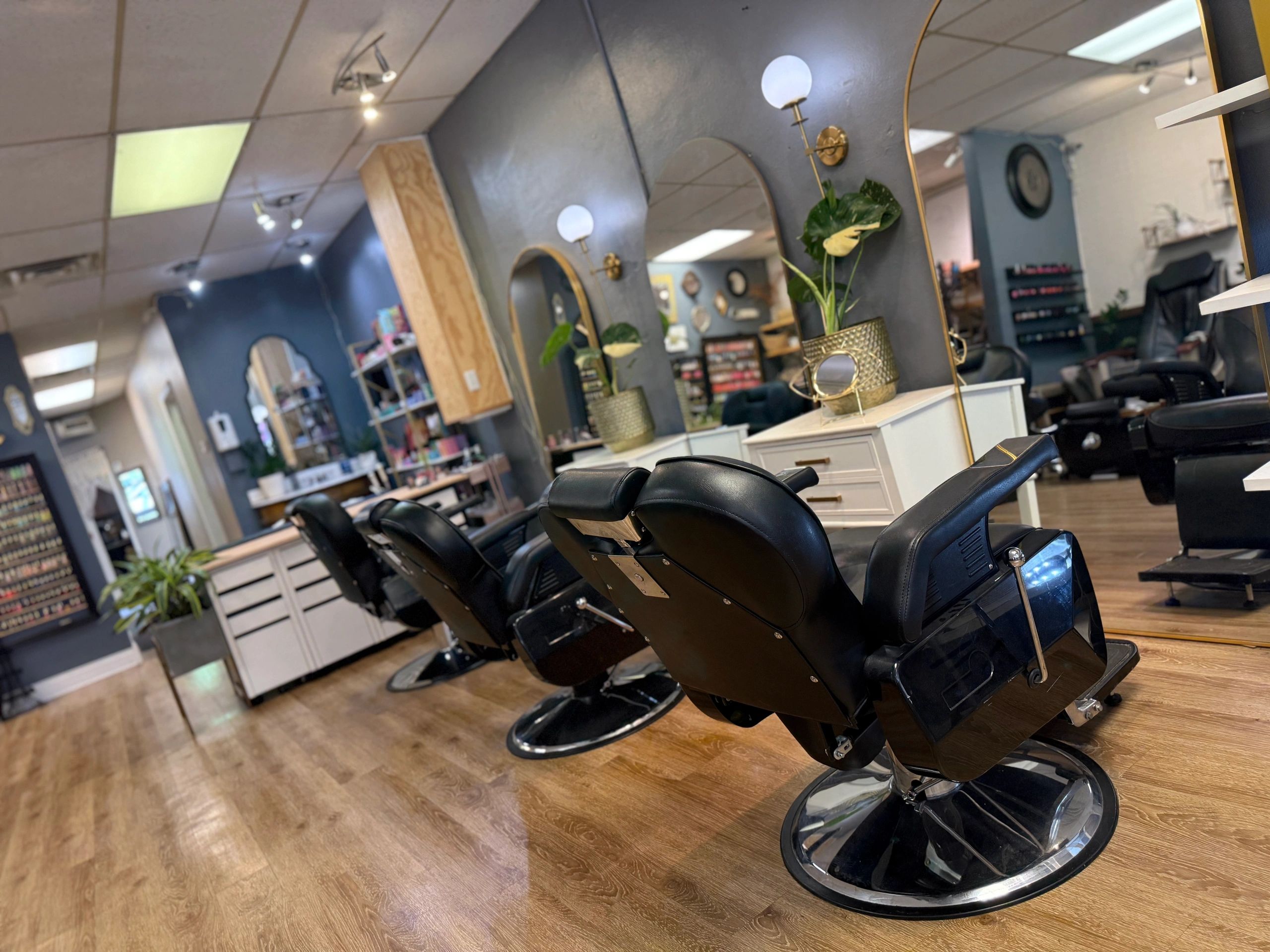 Lucky's Nail and Lash Room in Cuyahoga Falls, OH