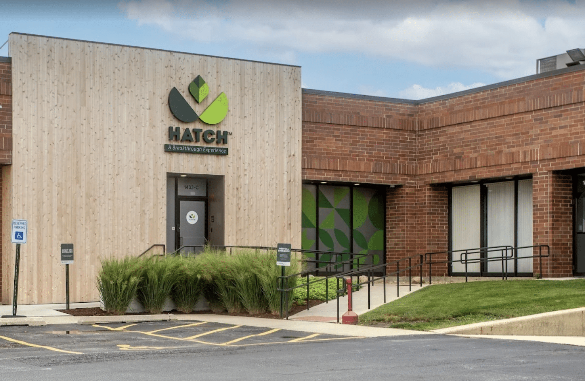 Hatch Medical & Recreational Cannabis Dispensary - Addison in Addison, IL