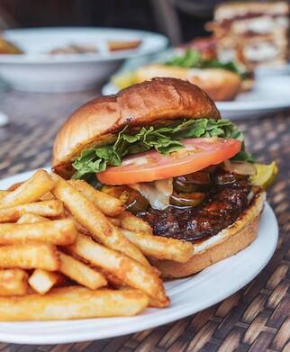Teamz Restaurant & Bar in Middleburg Heights, OH (4)