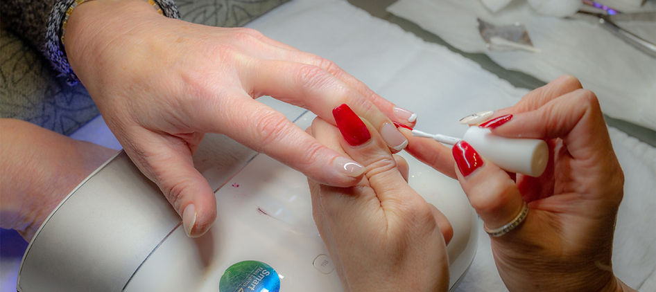 Chipped And Cracked Nail Lounge in Columbus, WI (3)