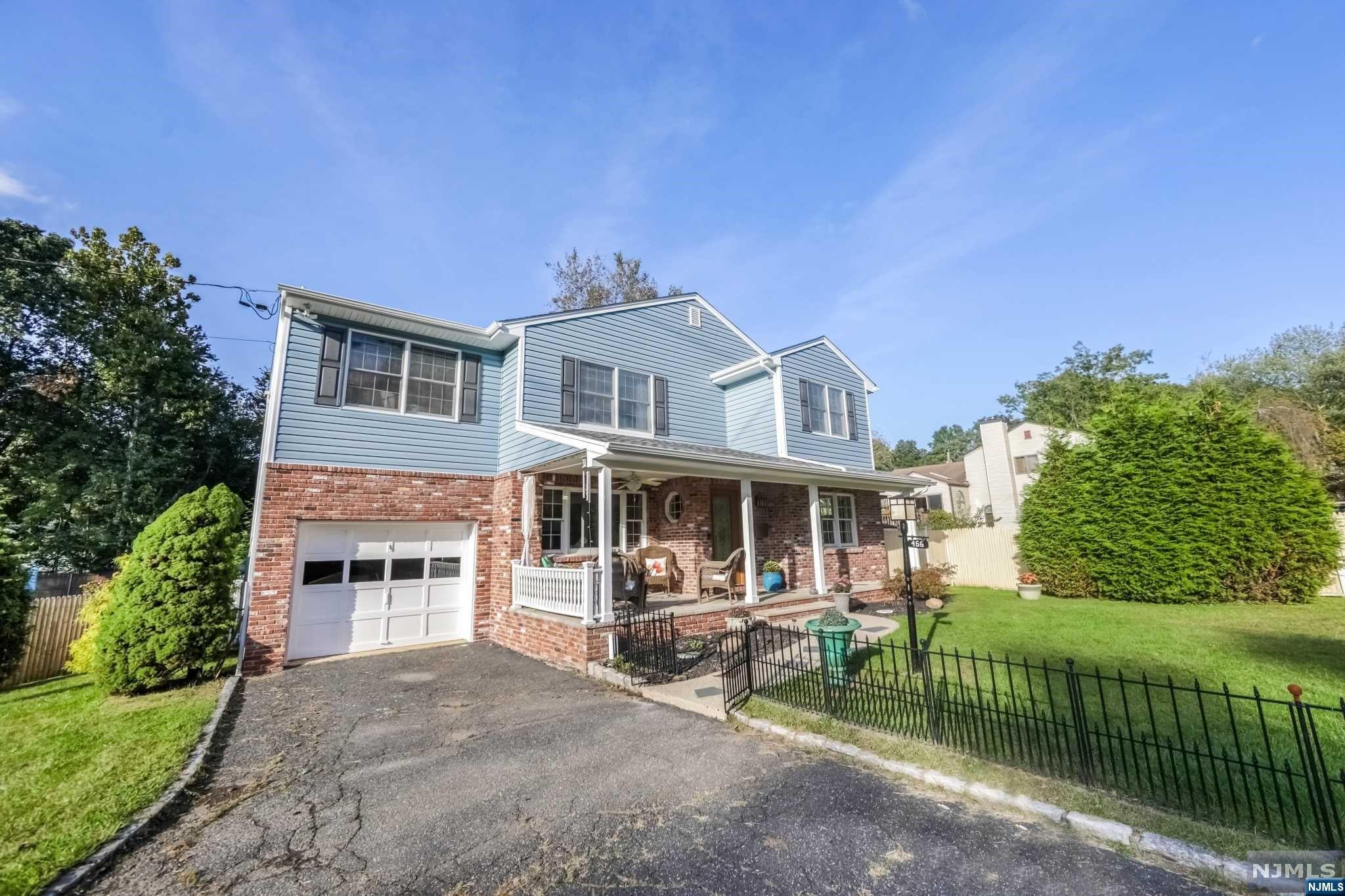 Lana Henriques, Realtor in Paramus, NJ