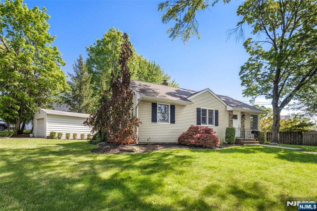 Lana Henriques, Realtor in Paramus, NJ (5)