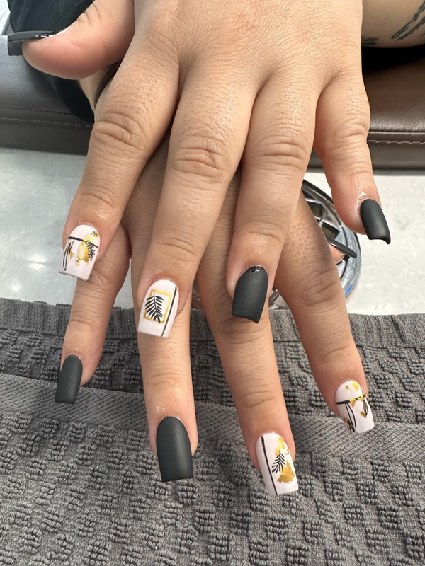Posh Nail Lounge in Pewaukee, WI (4)