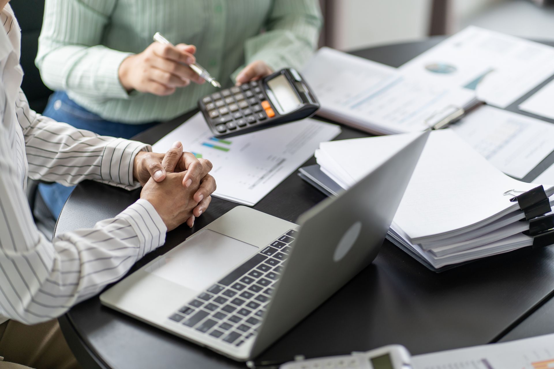 Oatney & Associates Cpa's Inc: Kindron Thomas CPA in Lancaster, OH