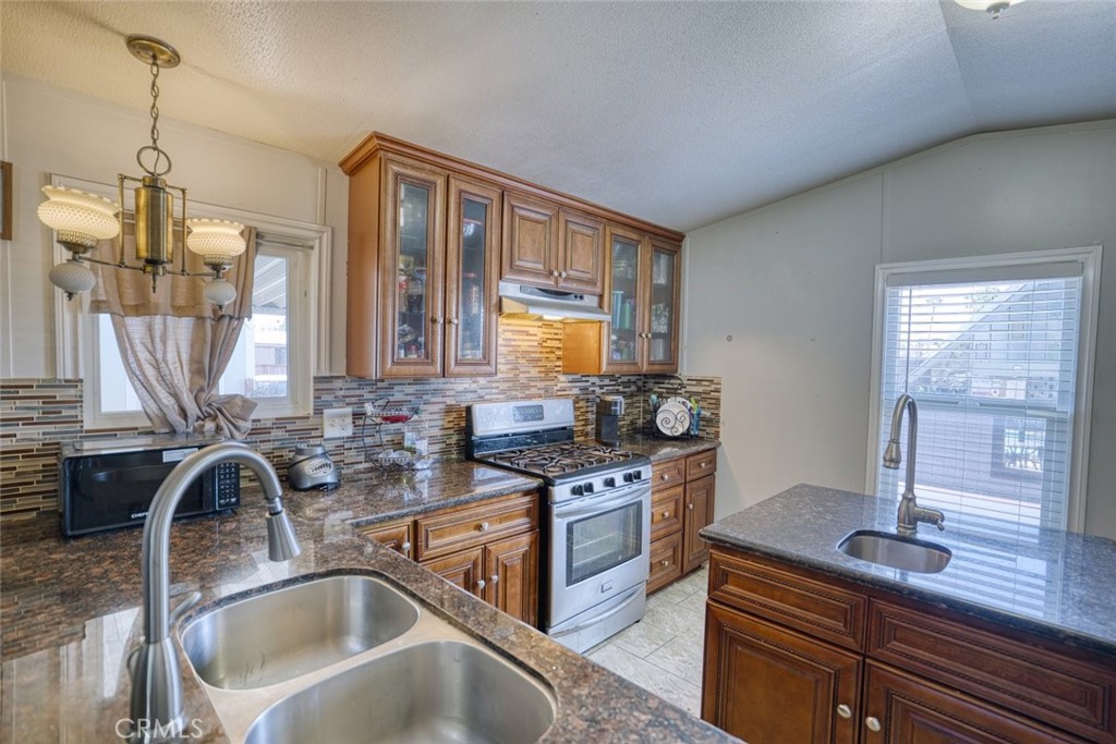 Boris Andocilla JohnHart Real Estate in Glendora, CA
