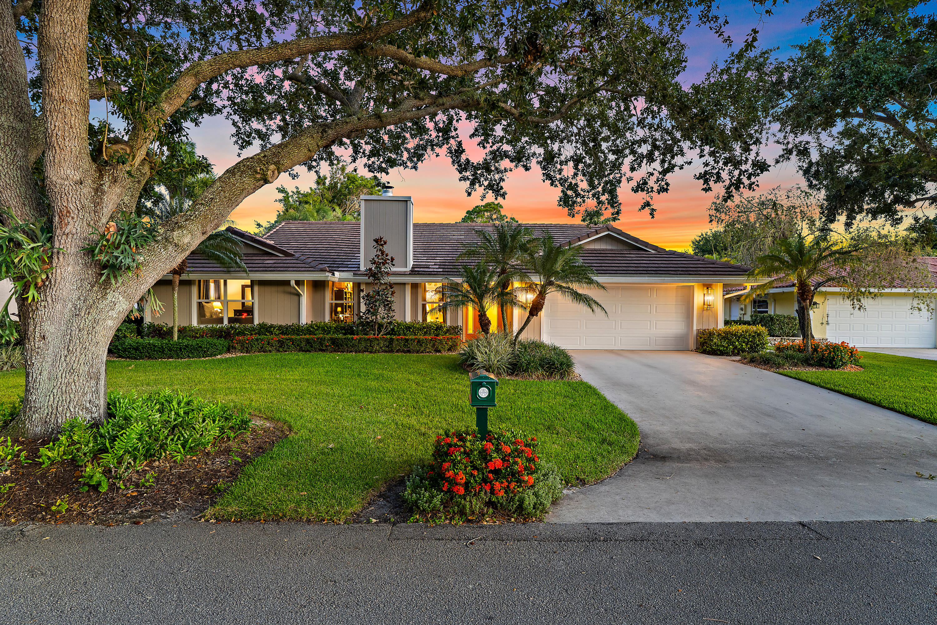 Stacie Ahee - Compass Luxe Lifestyles in Palm Beach Gardens, FL