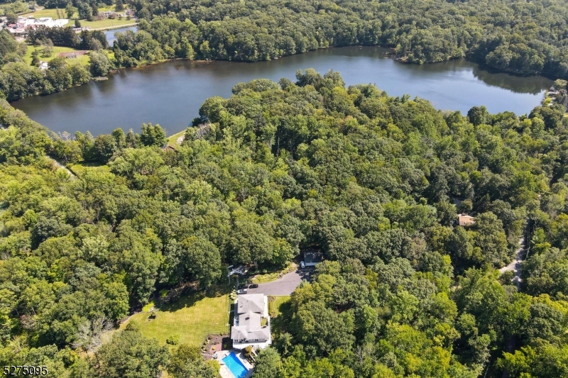Luxe Life by Karen Foley, Prominent Properties Sotheby’s International Realty in Towaco, NJ (3)