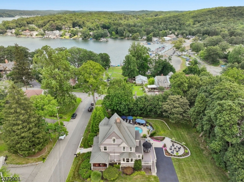 Luxe Life by Karen Foley, Prominent Properties Sotheby’s International Realty in Towaco, NJ (5)