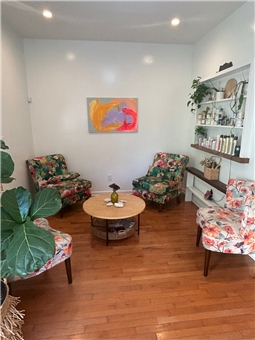 Bee Flower Hair Studio in Charleston, SC