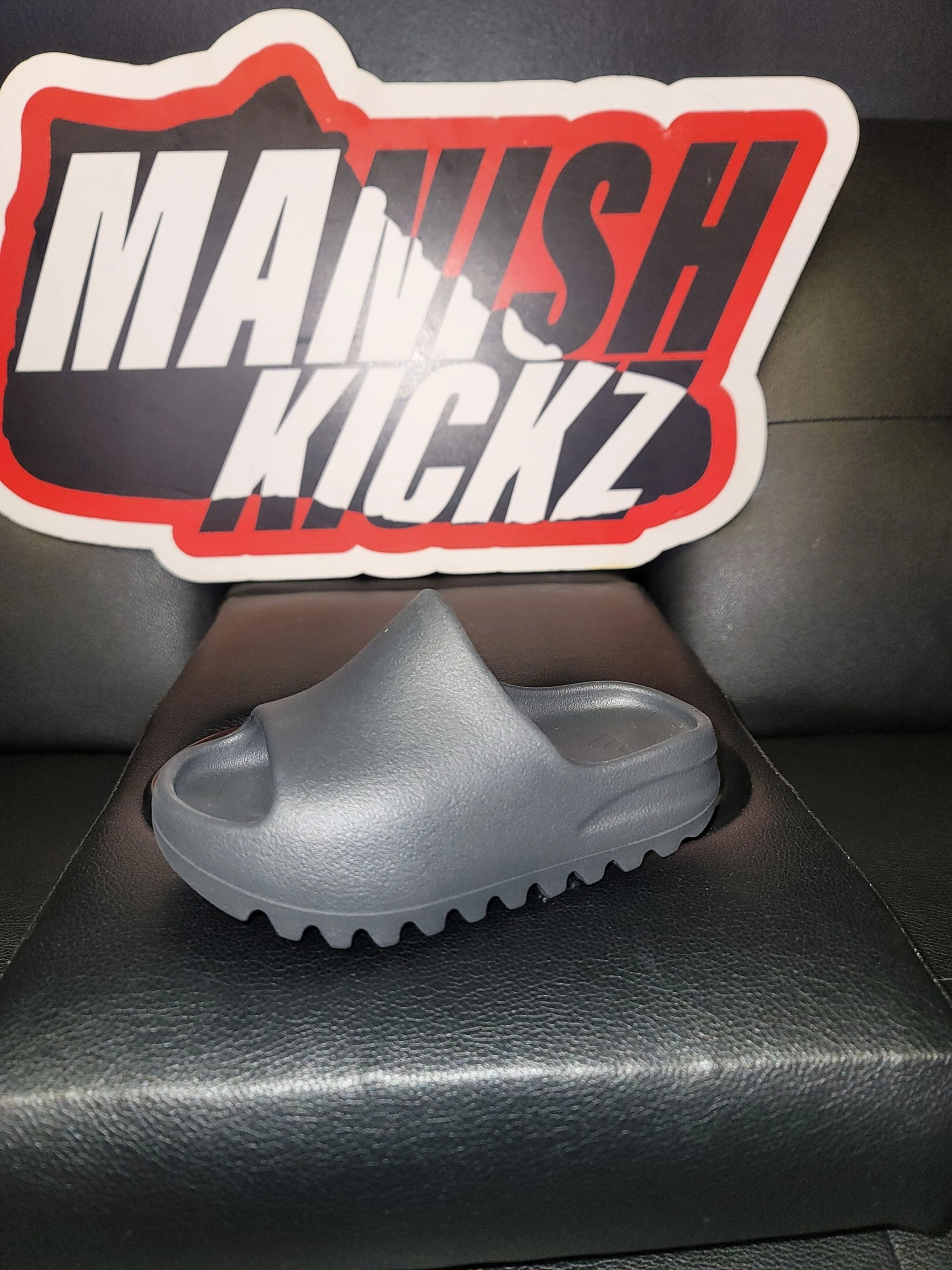 Manish Kickz"Shoetique" in River Rouge, MI (2)