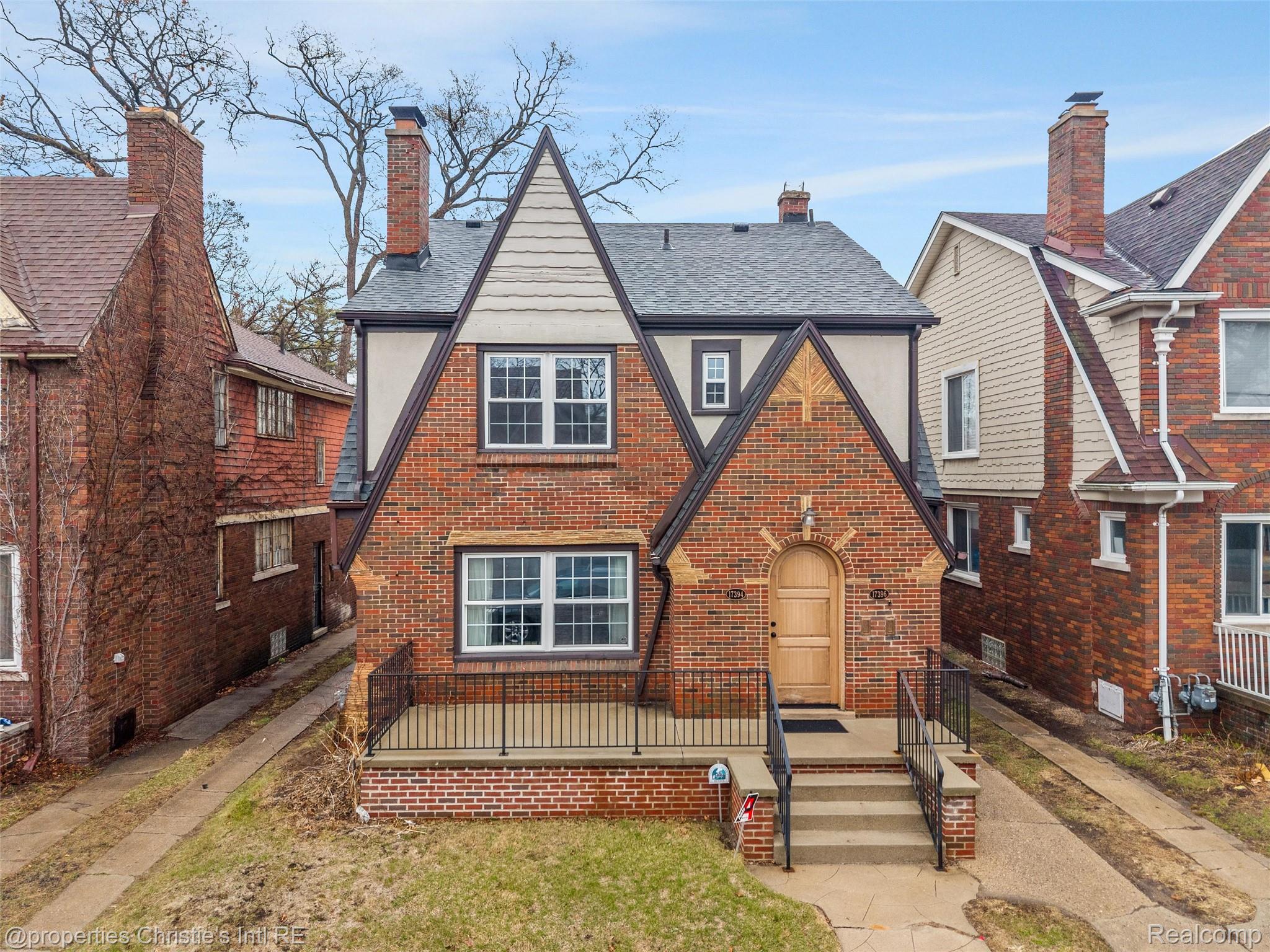 Austin Black II | City Living Detroit | @properties Christie's International Real Estate in Detroit, MI (3)