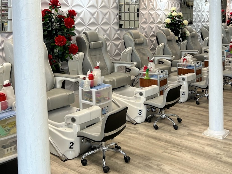 Bella Nails & Spa in Parma, OH